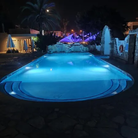 Dionysos Hotell 3*