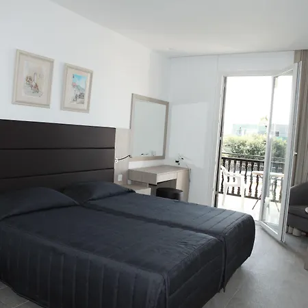 中央狄俄尼索斯酒店 3* Paphos