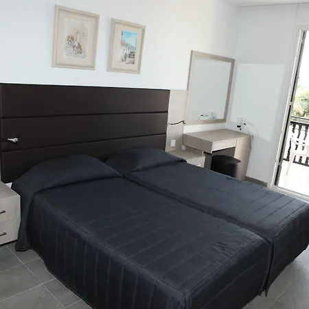 中央狄俄尼索斯酒店 Paphos