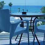 Dionysos ホテル